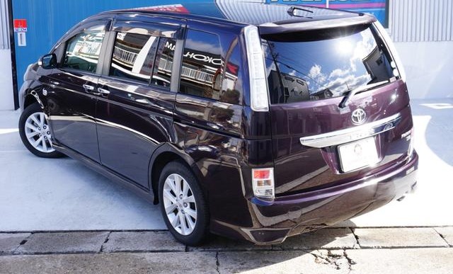 2013 TOYOTA ISIS PLATANA